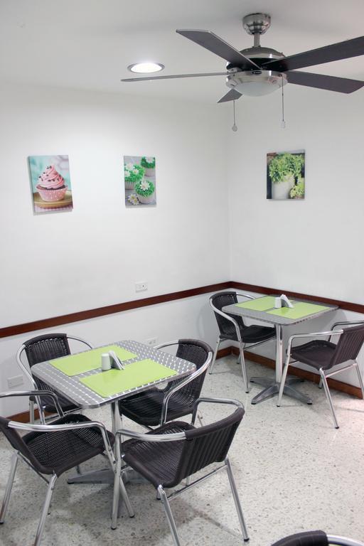 קאלי Pasadena Hostel מראה חיצוני תמונה