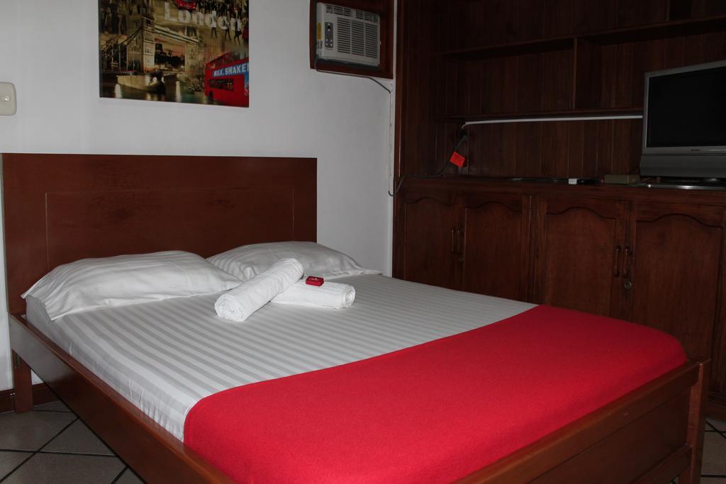 קאלי Pasadena Hostel מראה חיצוני תמונה