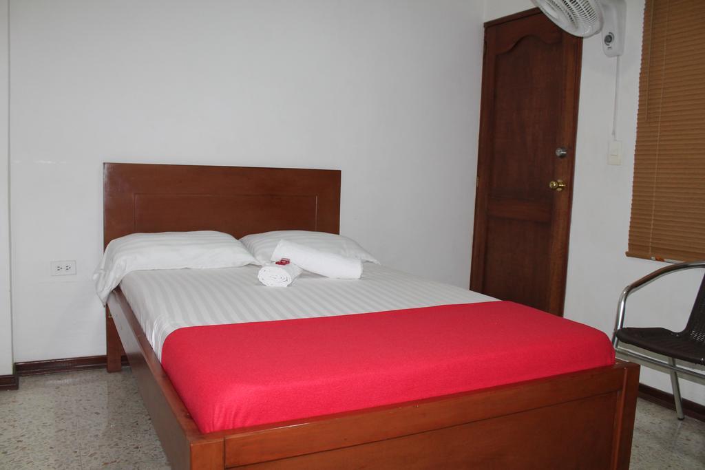 קאלי Pasadena Hostel מראה חיצוני תמונה