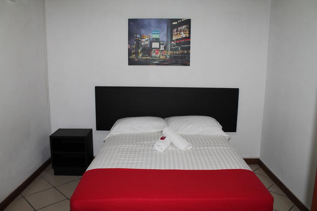 קאלי Pasadena Hostel מראה חיצוני תמונה