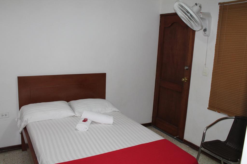 קאלי Pasadena Hostel חדר תמונה