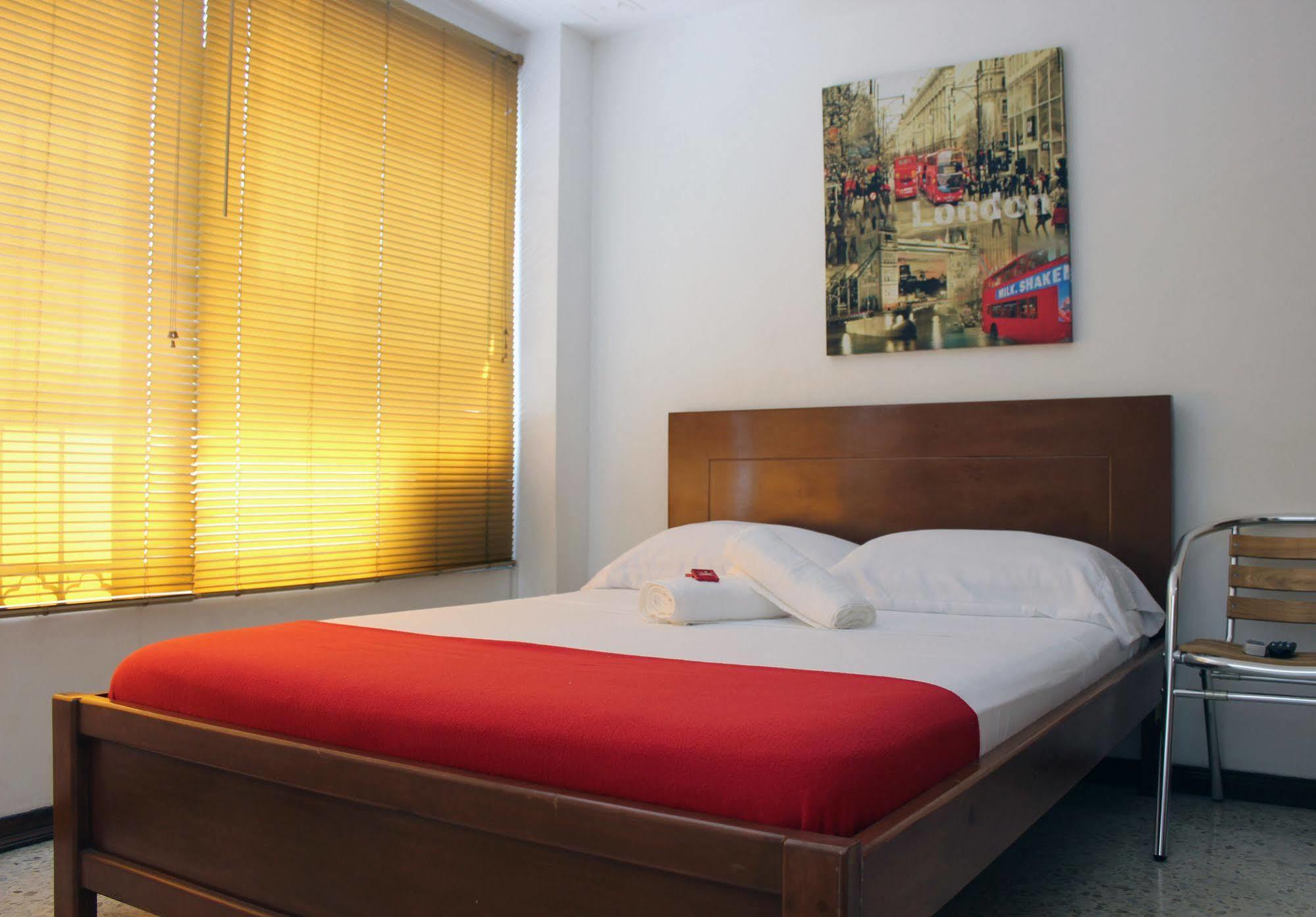 קאלי Pasadena Hostel מראה חיצוני תמונה