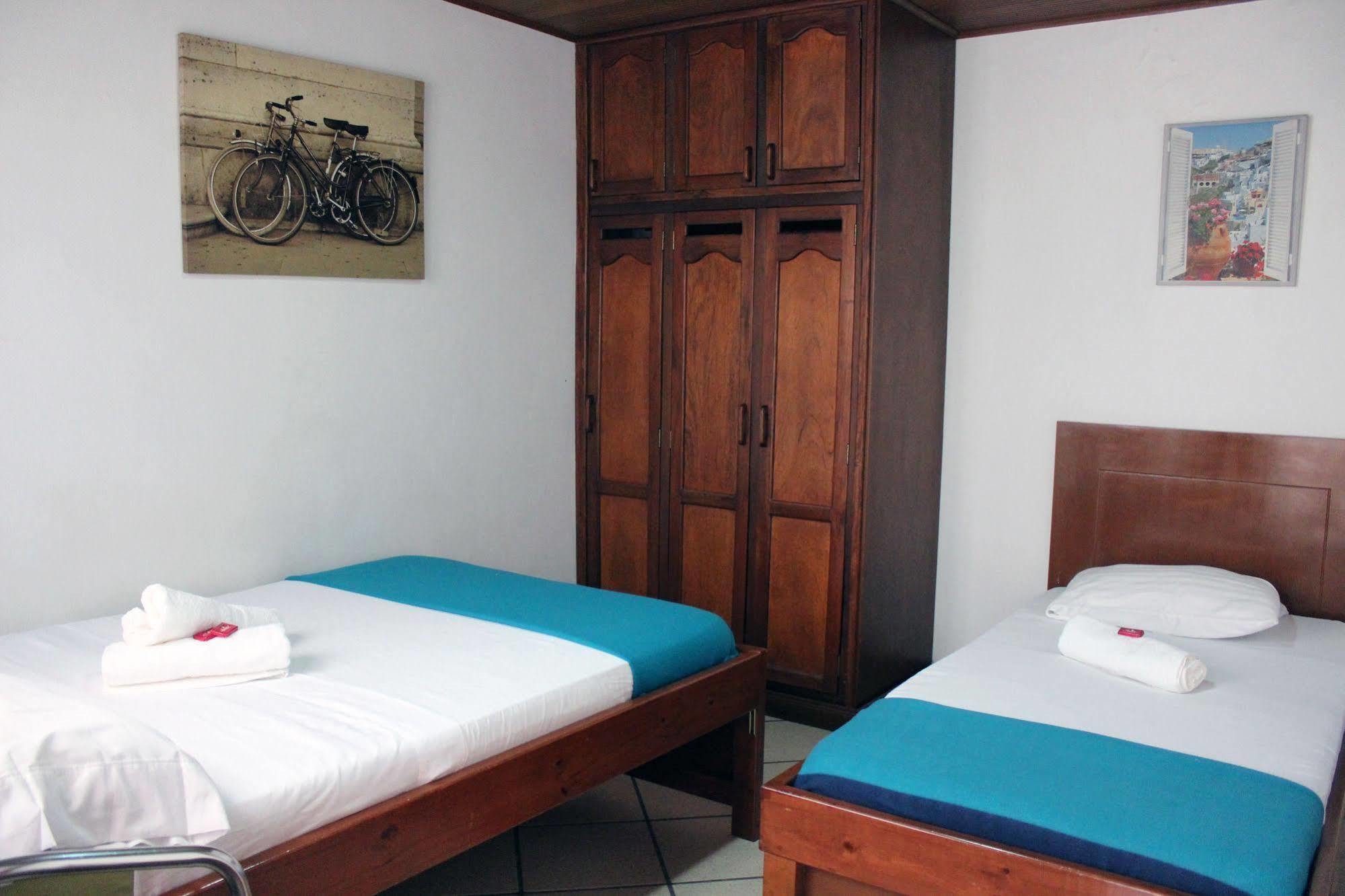 קאלי Pasadena Hostel מראה חיצוני תמונה