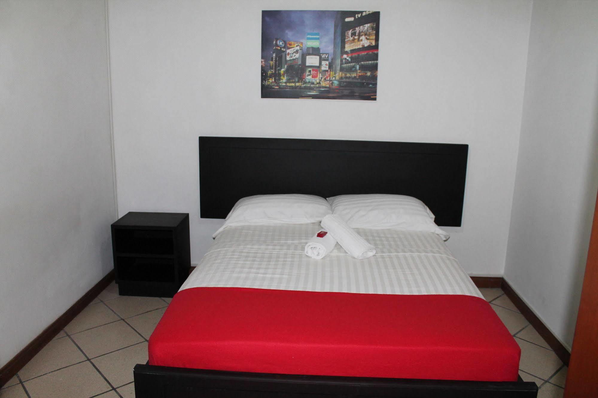 קאלי Pasadena Hostel מראה חיצוני תמונה