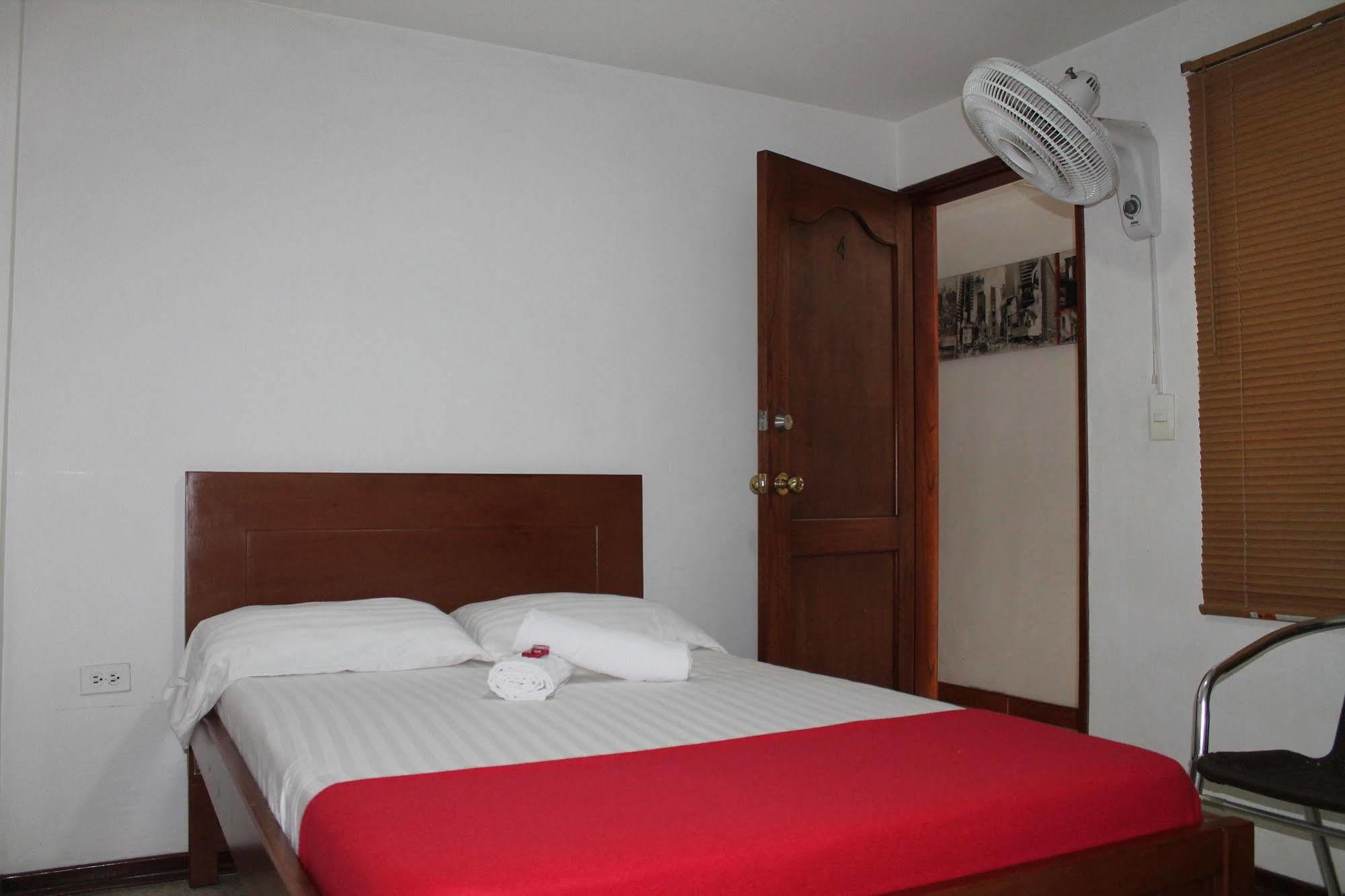 קאלי Pasadena Hostel מראה חיצוני תמונה