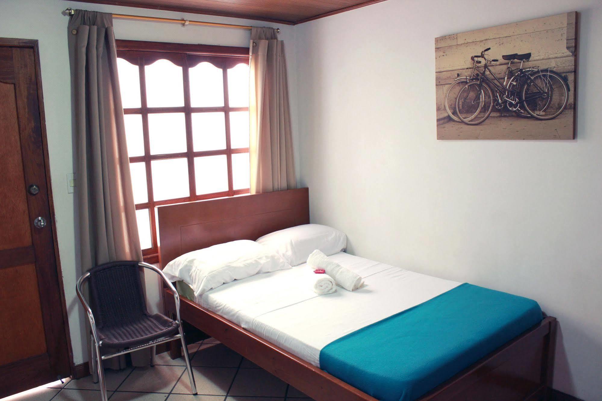 קאלי Pasadena Hostel מראה חיצוני תמונה
